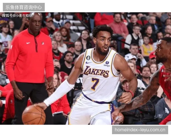 罗德里将继续扮演西班牙中场节拍器的角色，他的传球调度是球队控制比赛节奏的关键